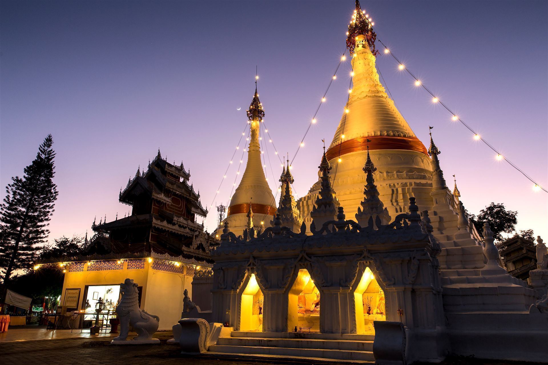 Wat Phrathat Doi Kongmu am Abend