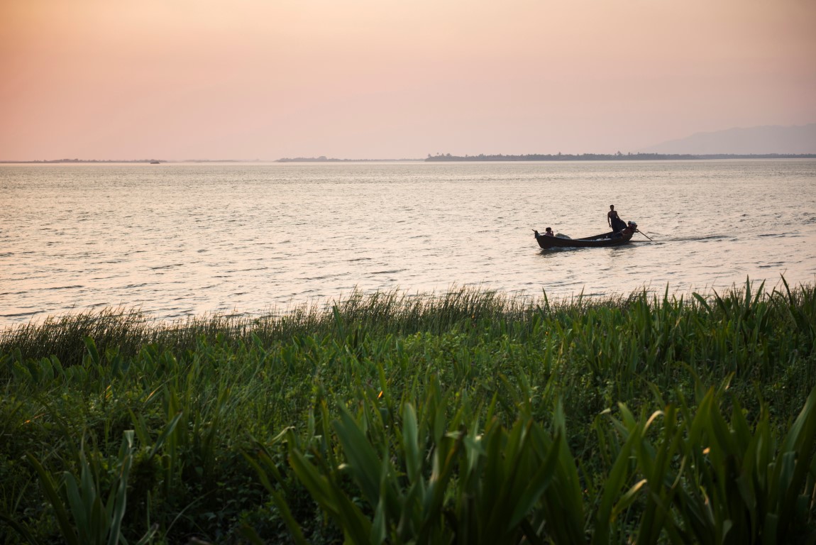 Salween River Flusslandschaft mit Boot
