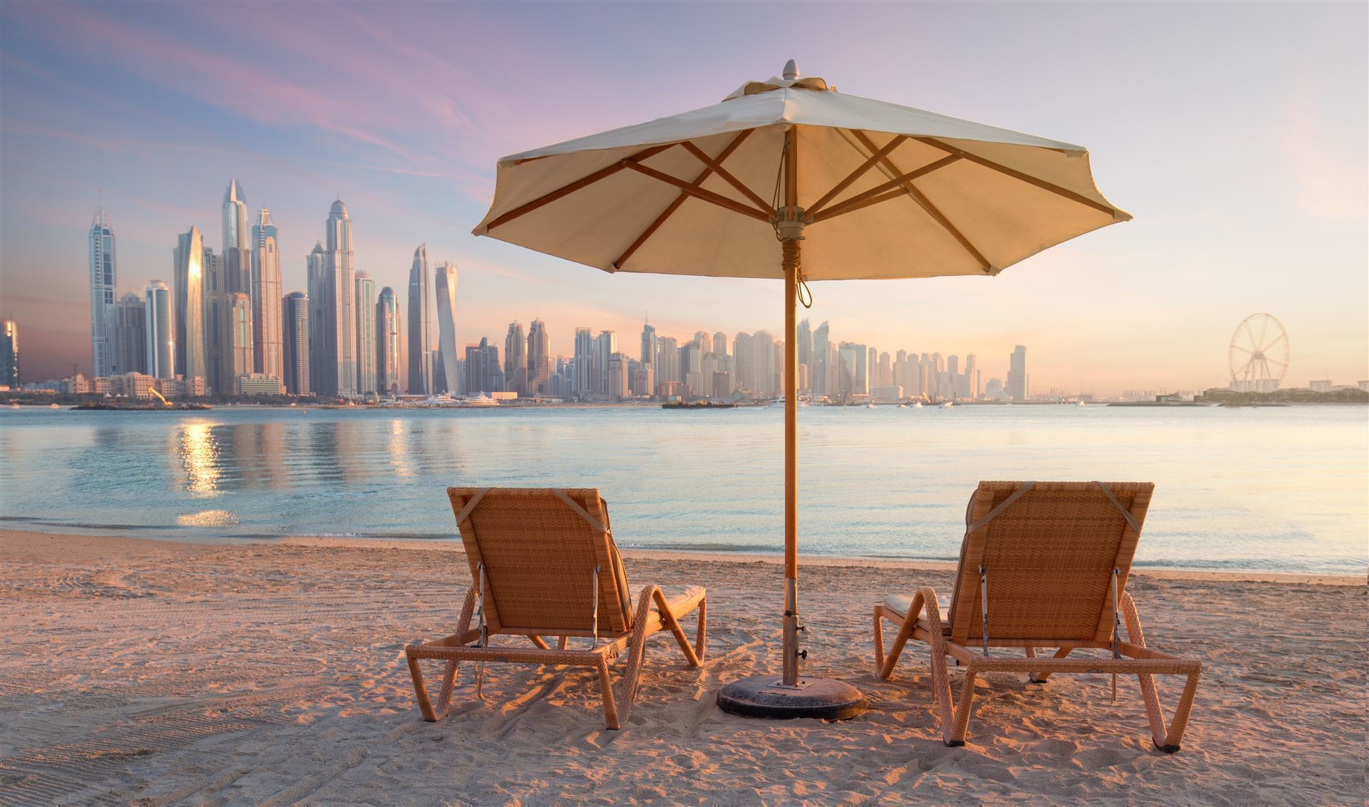 Beach mit Sonnenschirm