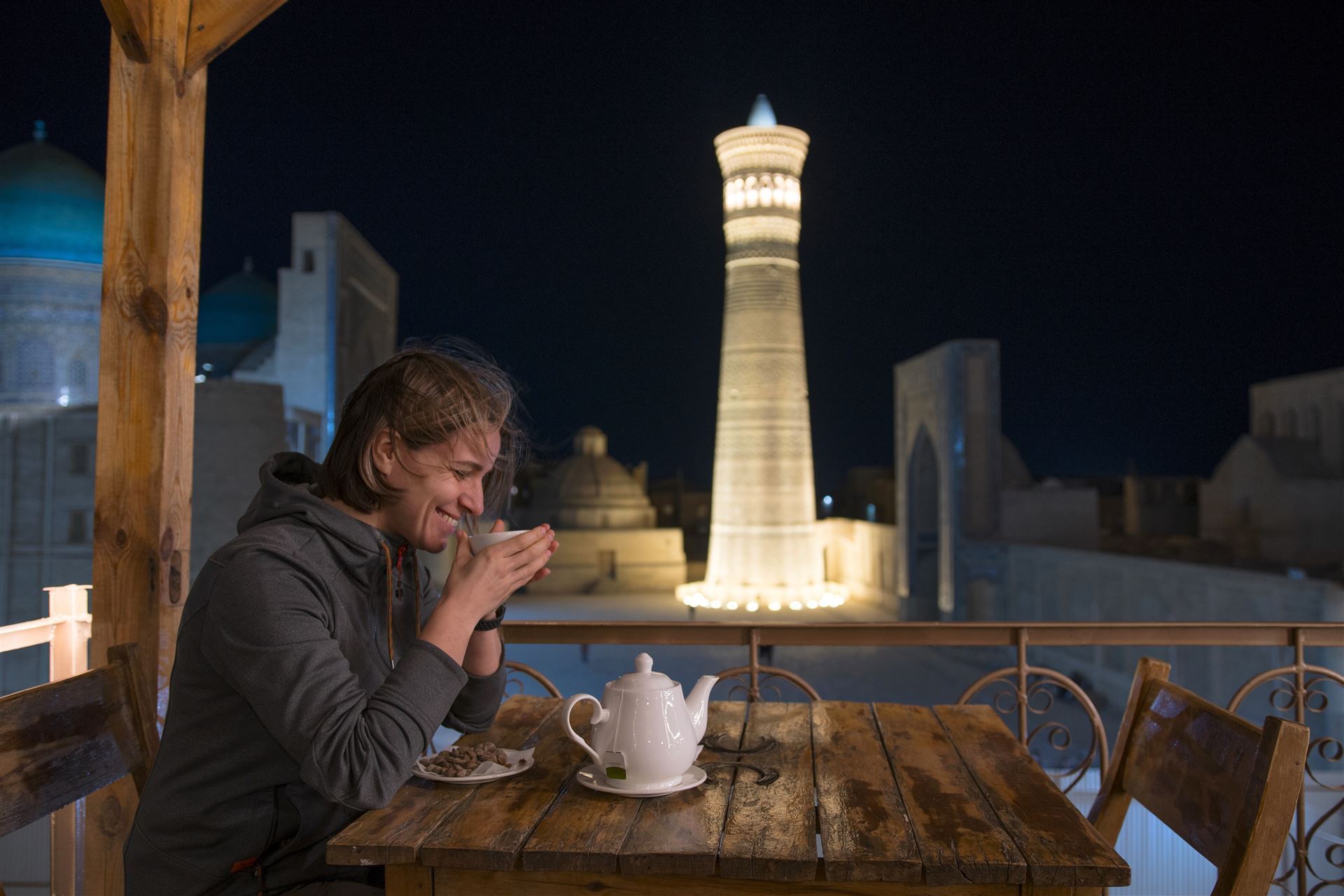 Cafe vor der Kalyan Moschee