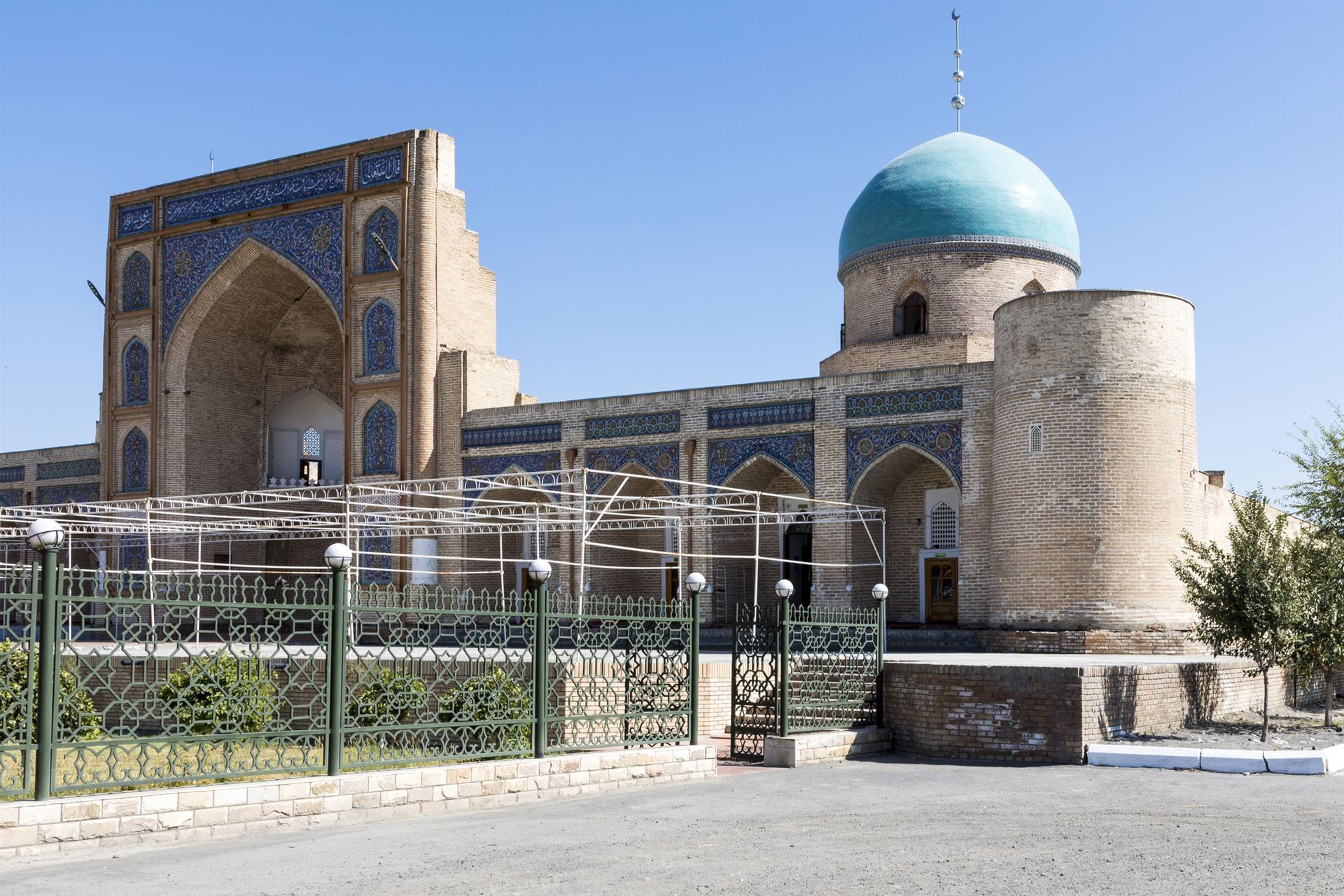 Norbut baue Madrasah