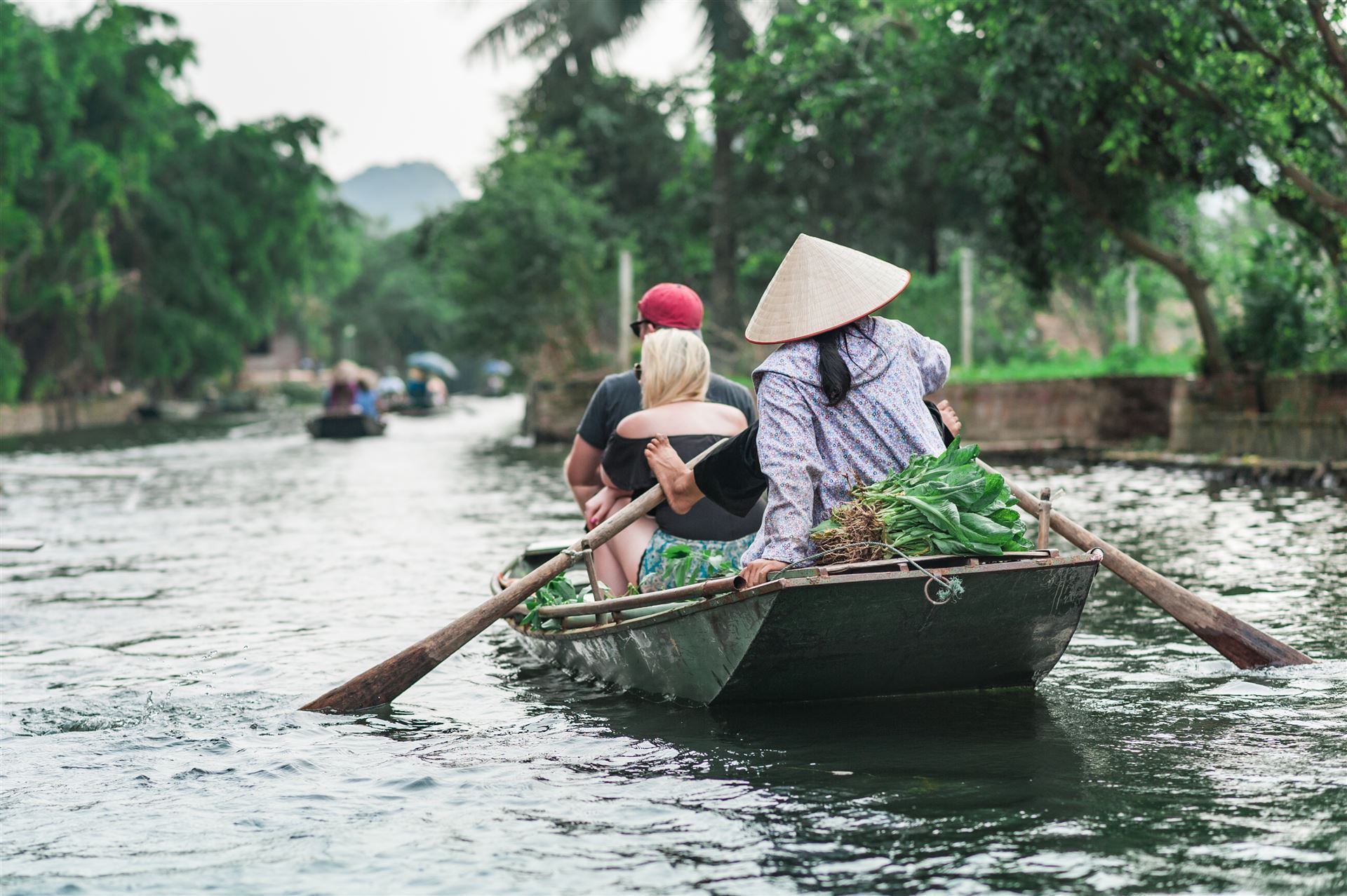 Touristenboote zu den Tam Coc Höhlen