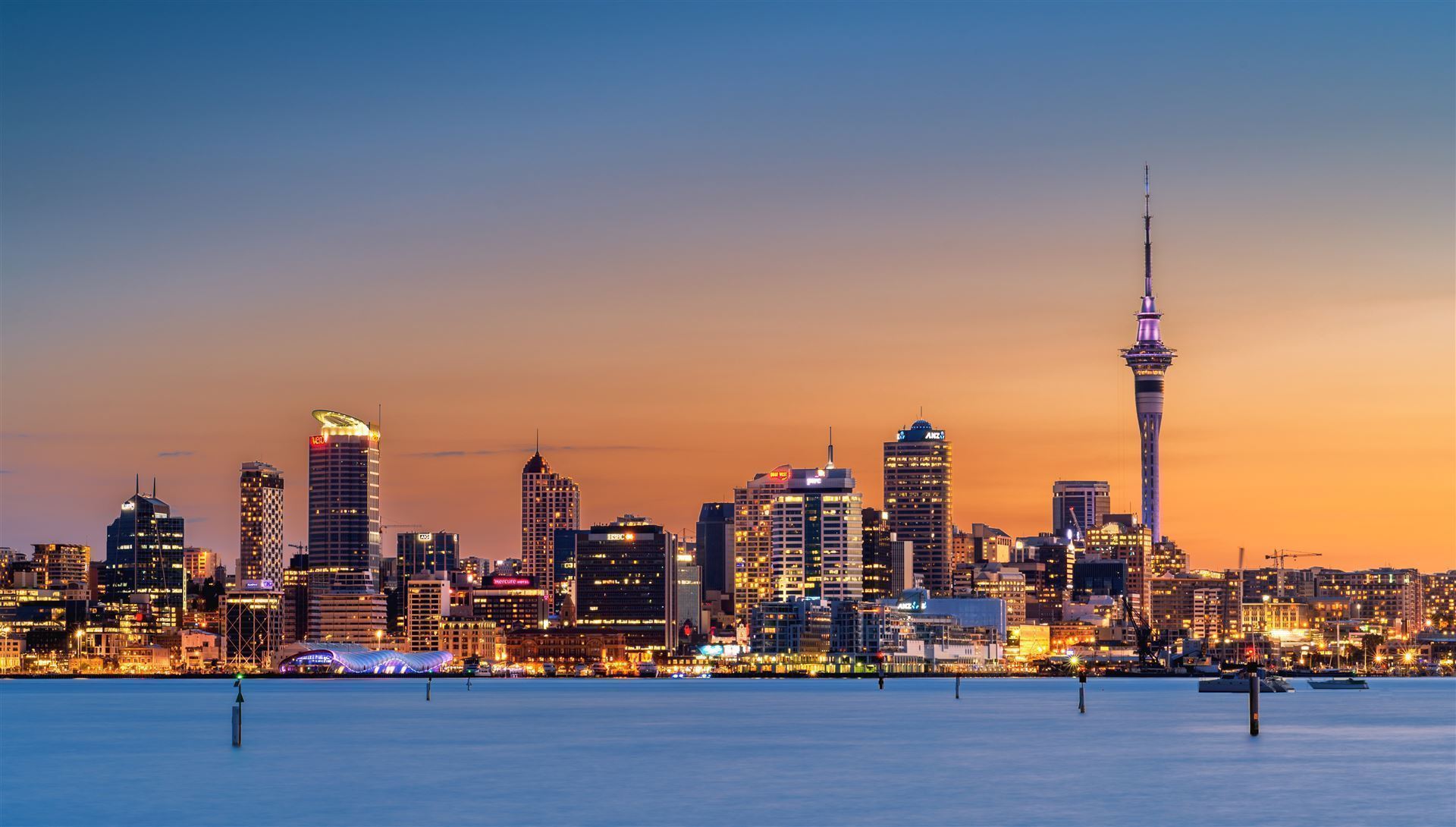 Skyline bei Dämmerung