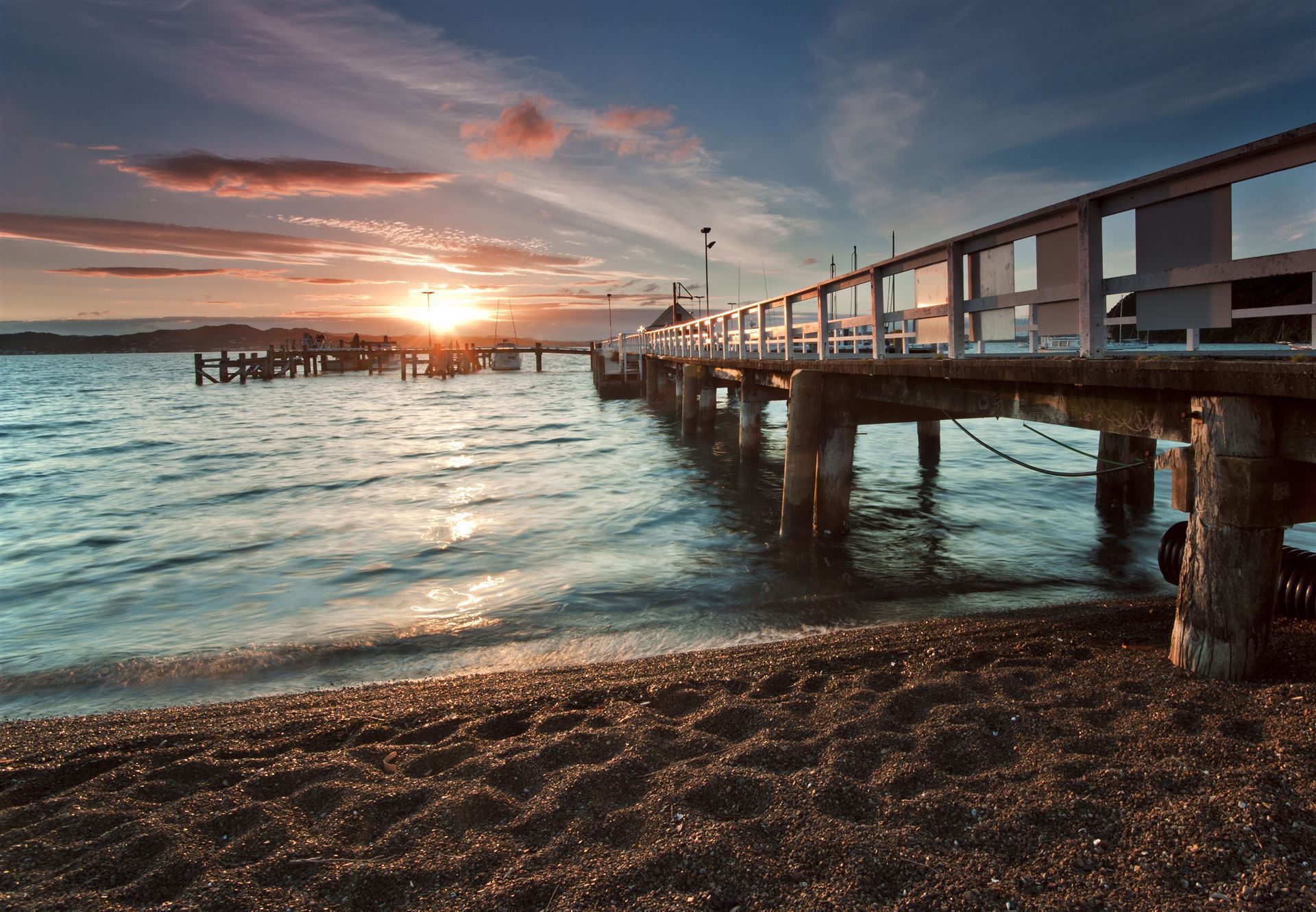 Brücke am Meer in Russell