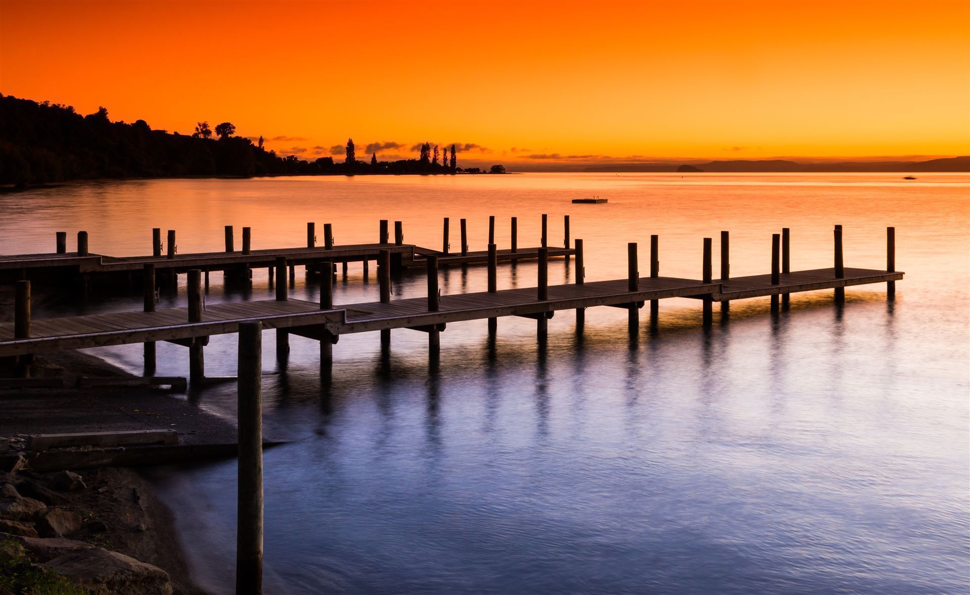 Taupo See bei Sonnenuntergang