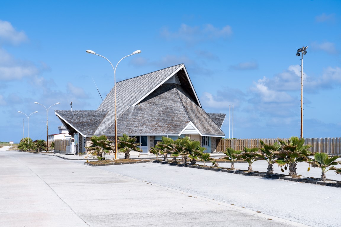Flughafengebäude auf Fakarava, Französisch-Polynesien