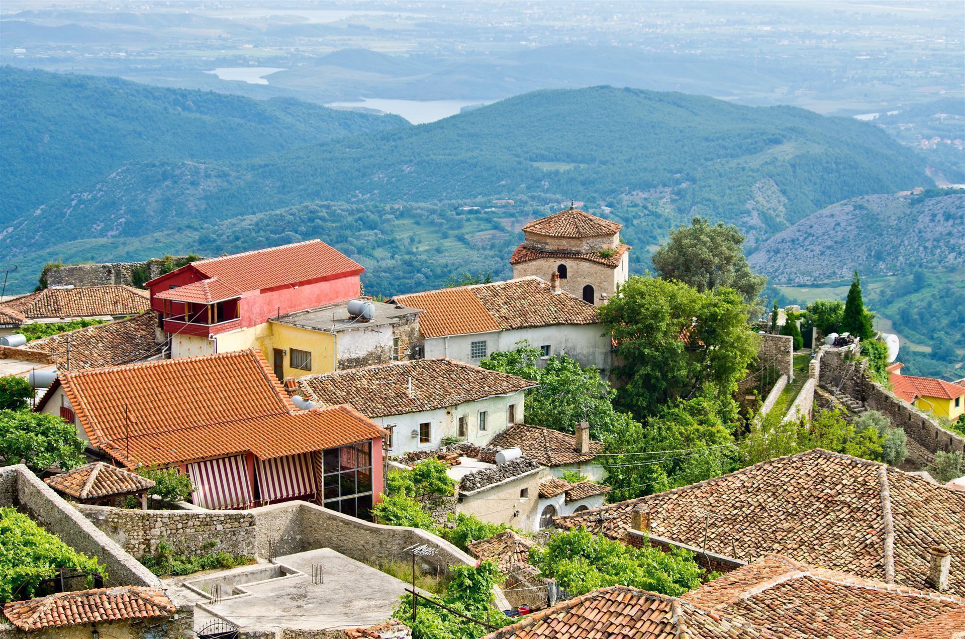 Blick auf Gebäude in Kruja