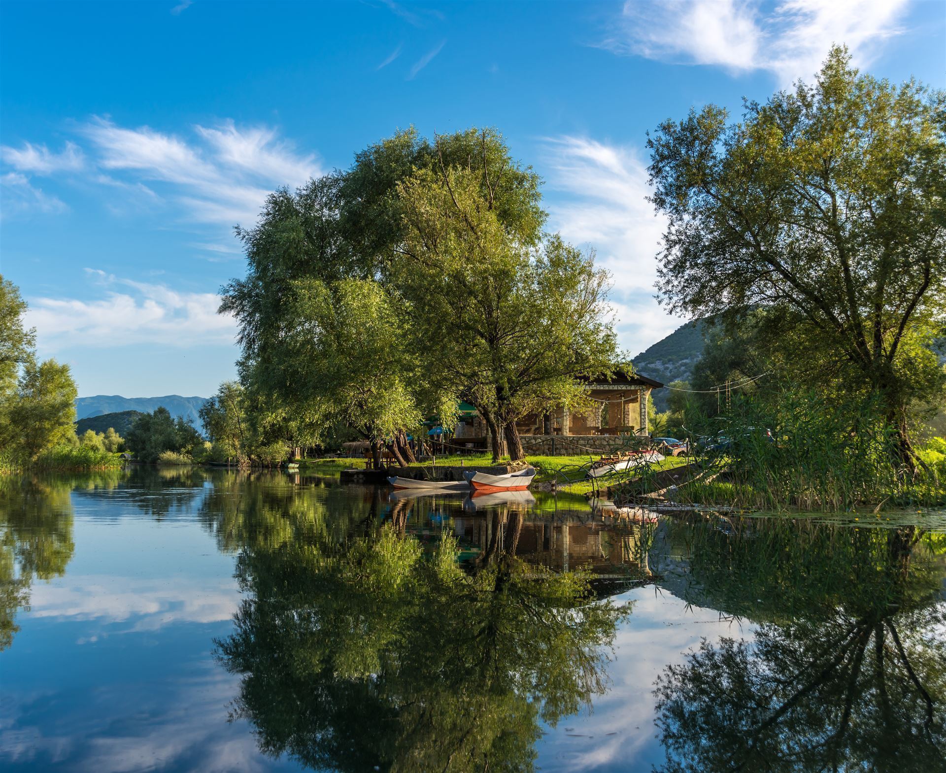 Shkodra See mit Landschaft