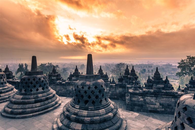 Java entdecken und auf Bali entspannen ©zodebala/istock