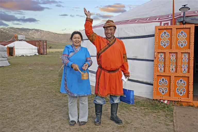 Zu Besuch im sagenhaften Reich der Khane          © by DIAMIR Erlebnisreisen GmbH