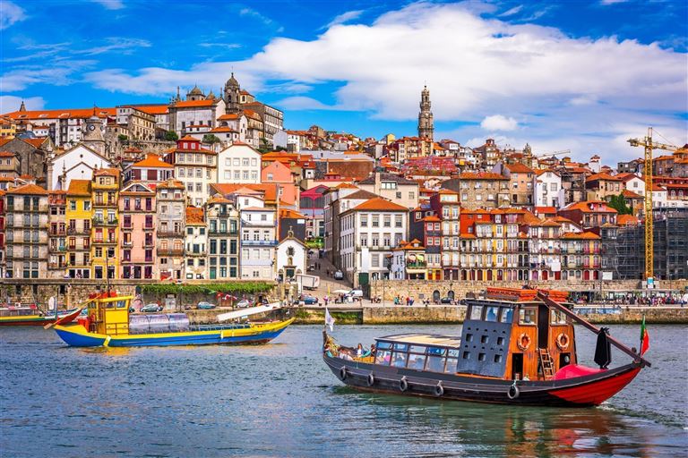 Von Porto nach Lissabon ©SeanPavonePhoto/istock