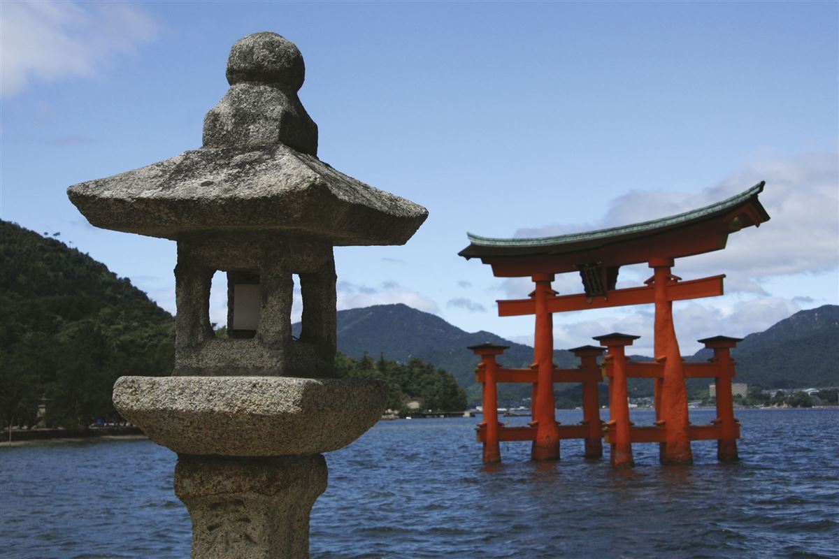 Das Miyajima-Tor am Itsukushima-Schrein