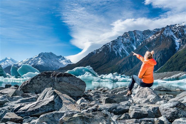 Eishöhlen, Gletscher & Polarlichter 2026 ©Stewart /adobestock