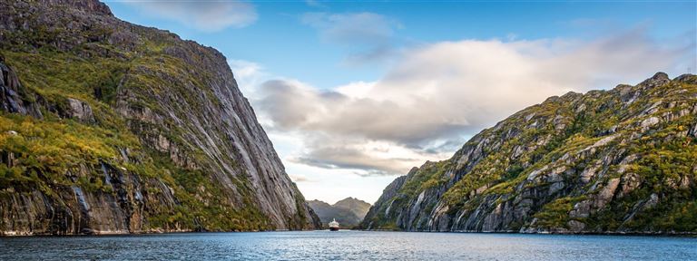 Wintermärchen- Fjorde,Flambahn & Hurtigruten ©Dirk/adobestock