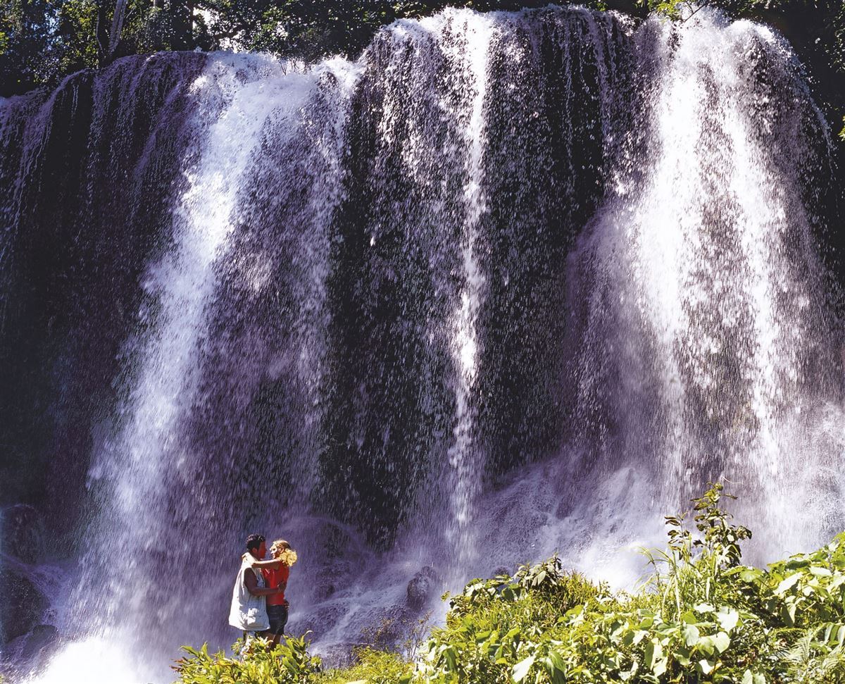 Beeindruckender Wasserfall im Herzen Kubas