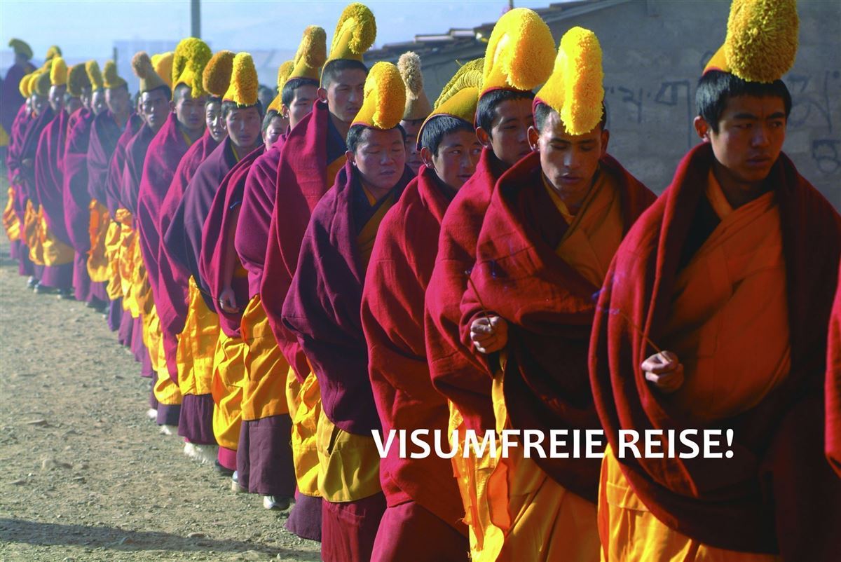 Mönche des Gelbmützenordens in Tibet