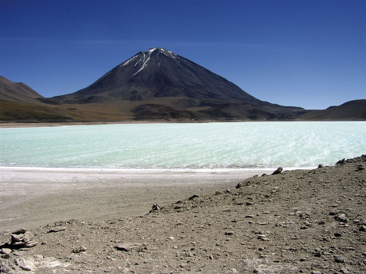 Lagunen am Fuß des Licancabur-Vulkans, Bolivien