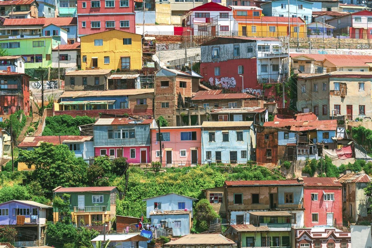 Buntes Stadtbild von Valparaiso