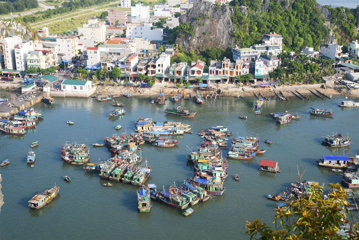 Bootstation im Bai Tu Long bay, Vietnam