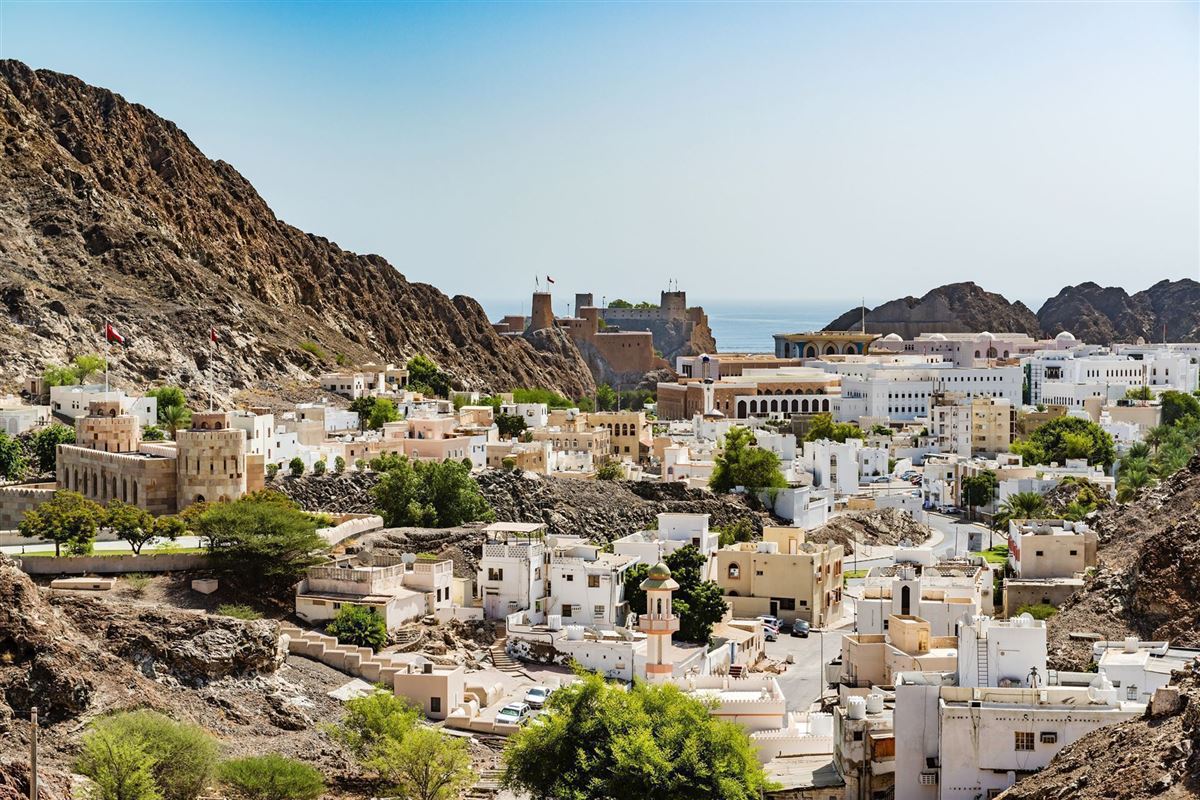 Muscat mit Blick auf die Festungen