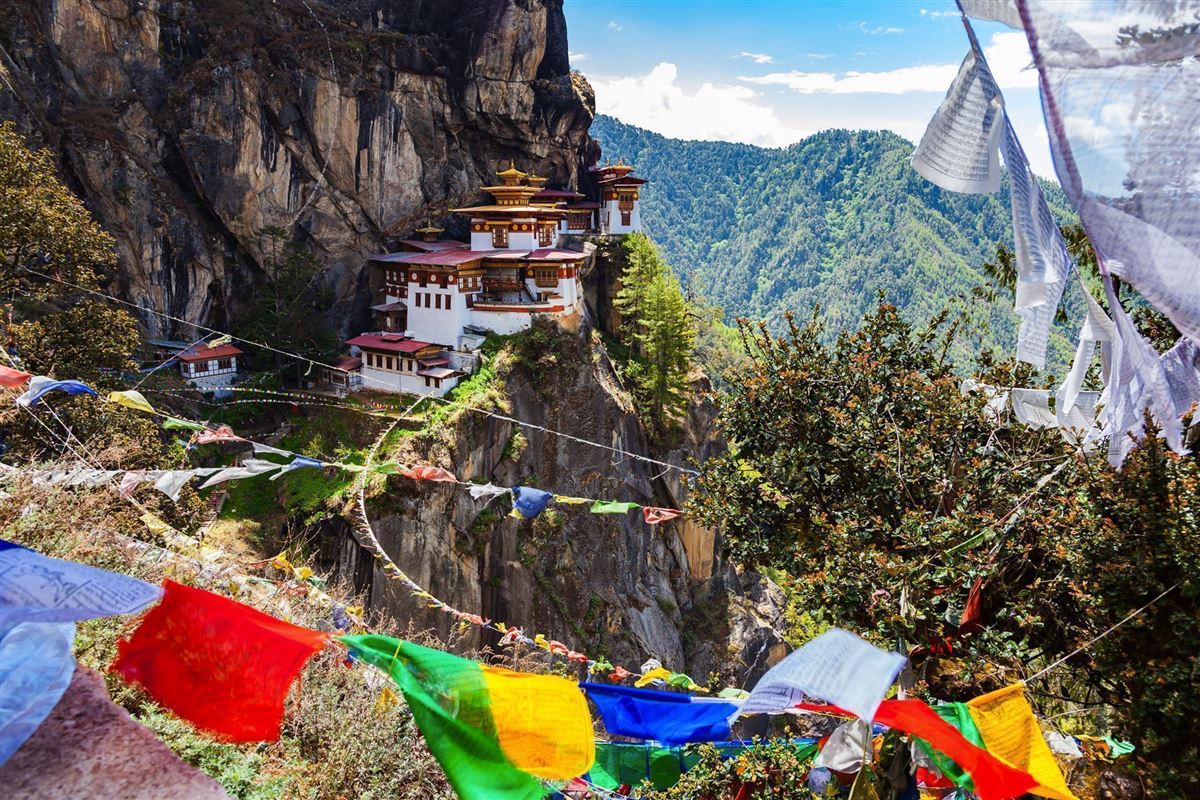 Ansicht des Taktsang-Klosters auf dem Berg