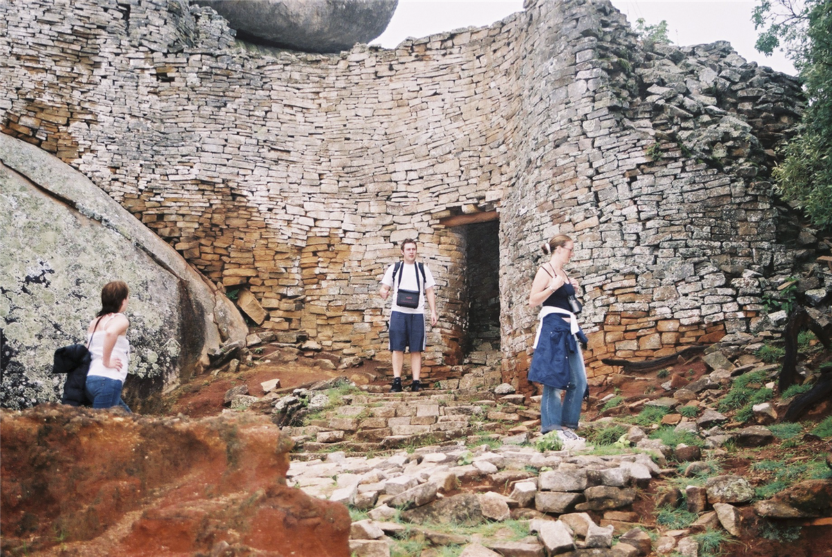 Rundgang in den "Great Zimbabwe Ruins"