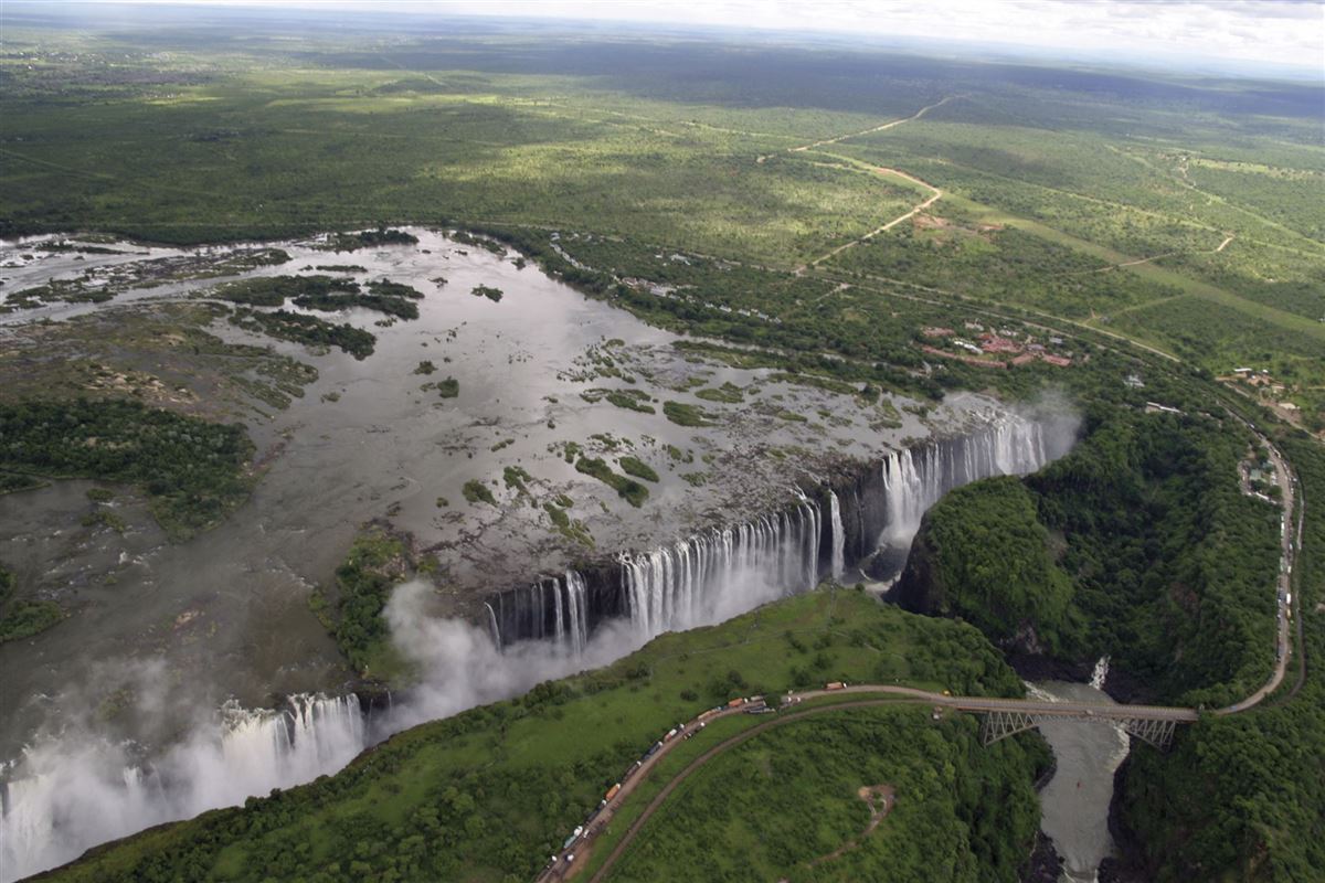 Beeindruckende Wassermassen, die Victoria Falls