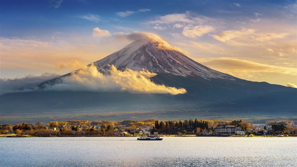 Berg Fuji und Kawaguchiko See bei Sonnenuntergang