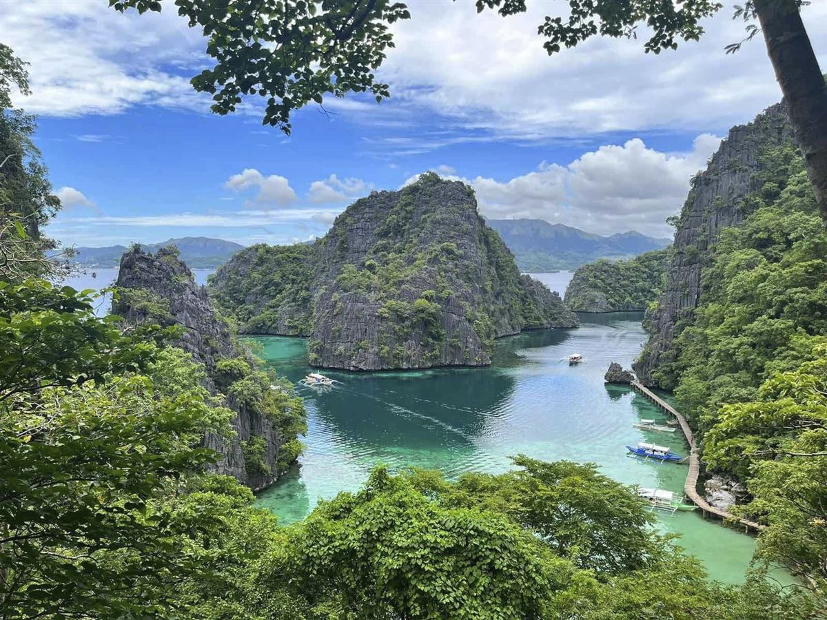 Kayangan Lake