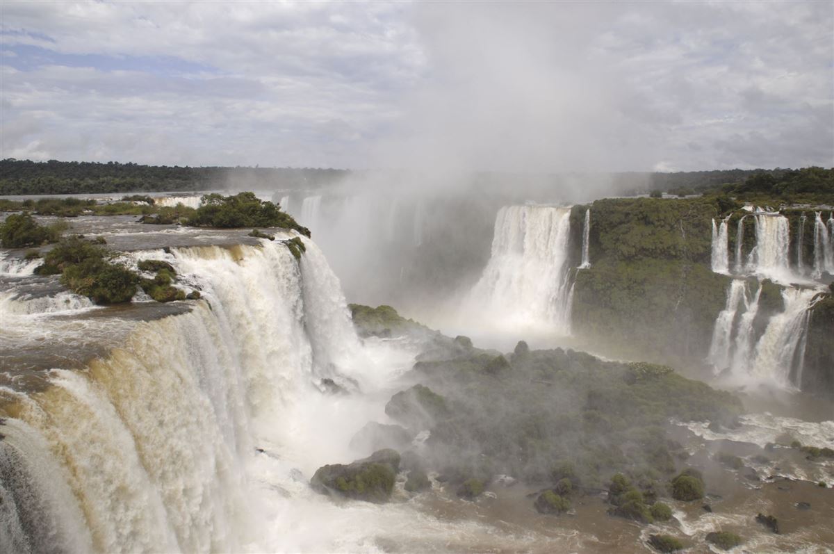Das Naturwunder Iguassu-Wasserfälle