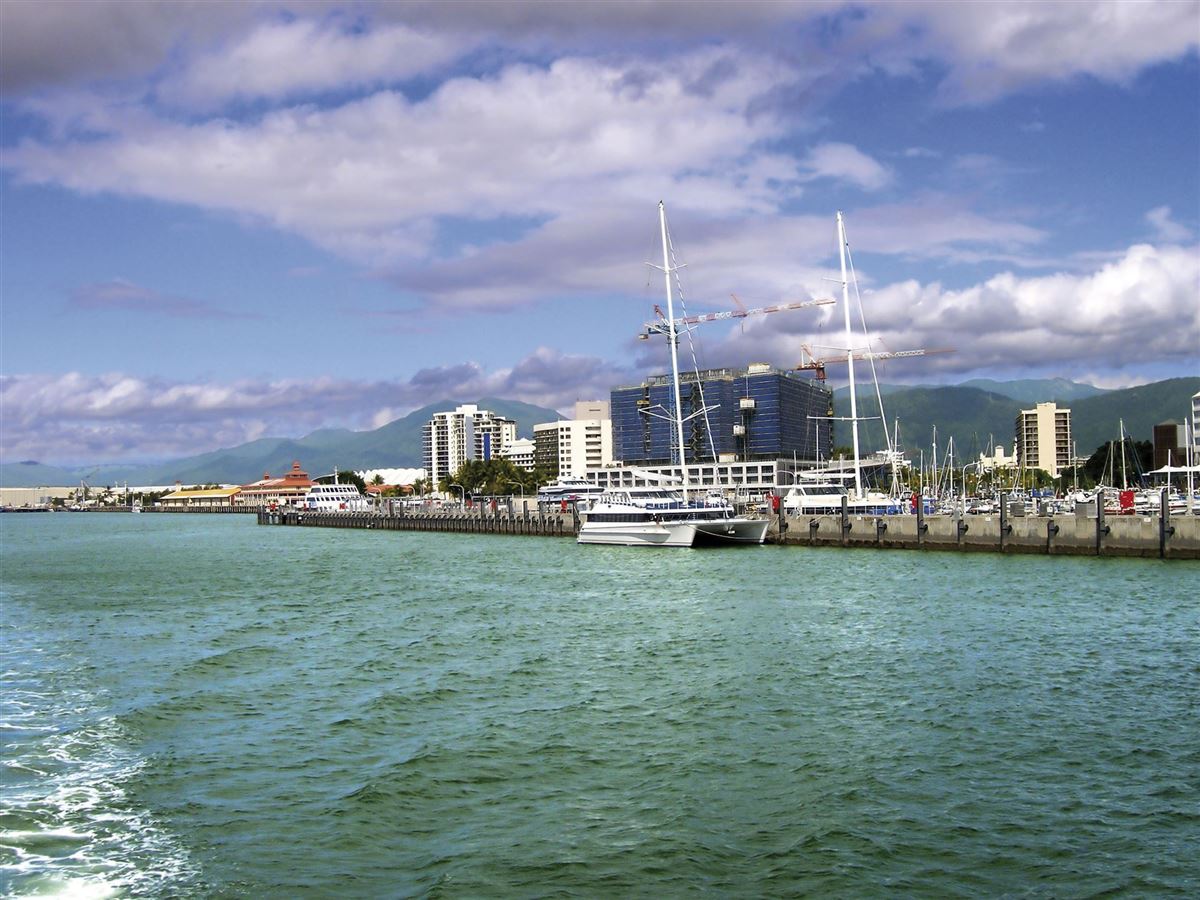 Blick auf den Hafen von Cairns