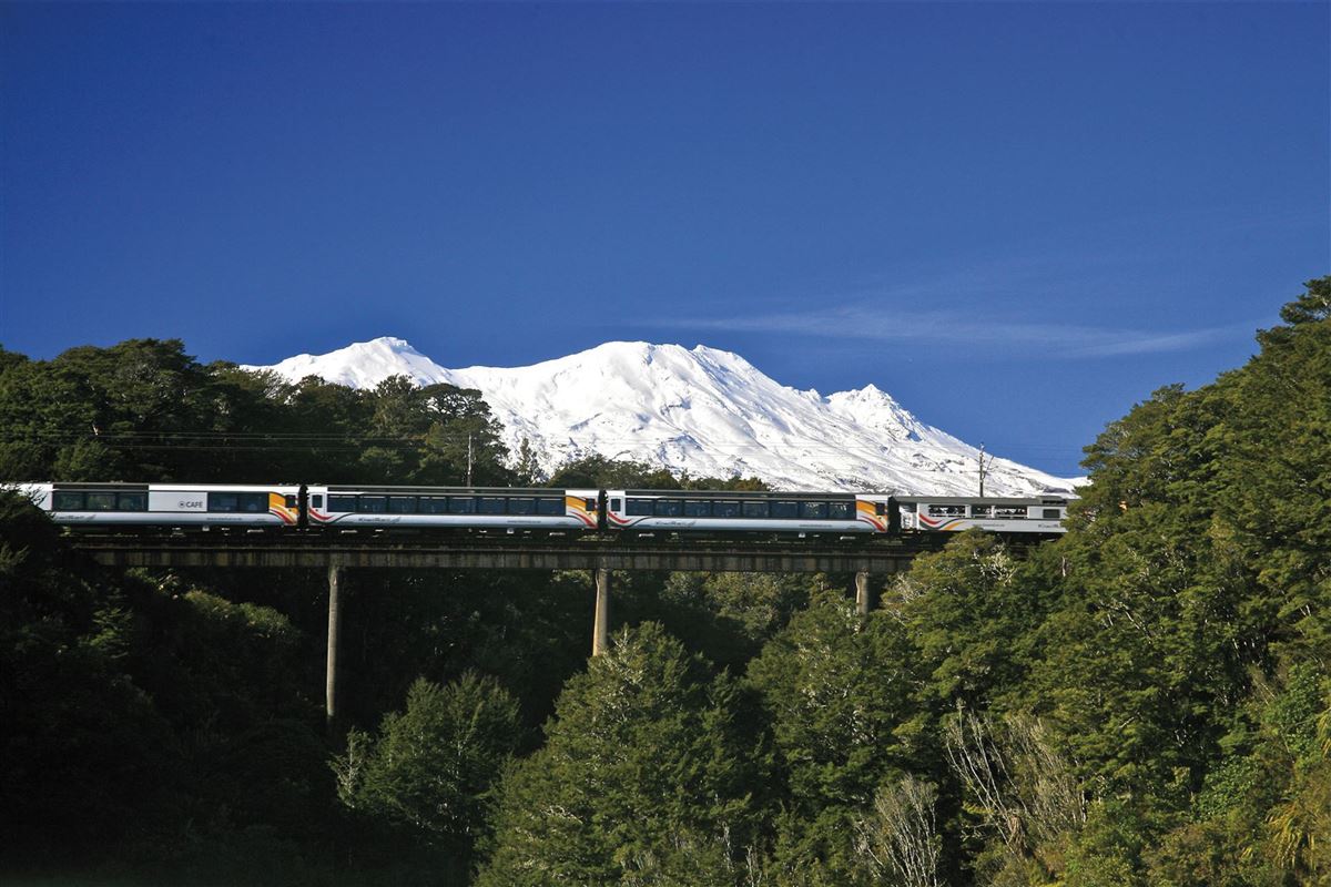 Brückenüberquerung mit dem NORTHERN EXPLORER