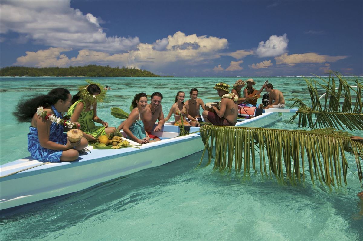 Ausflug mit dem Ausleger-Boot, Polynesien