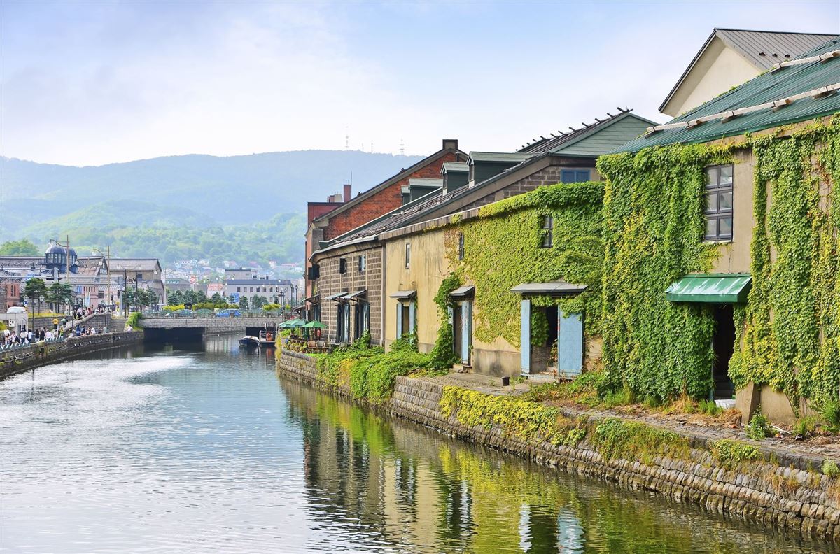 Blick auf den Otaru-Kanal im Sommer in Otaru, Hokkaido, Japan
