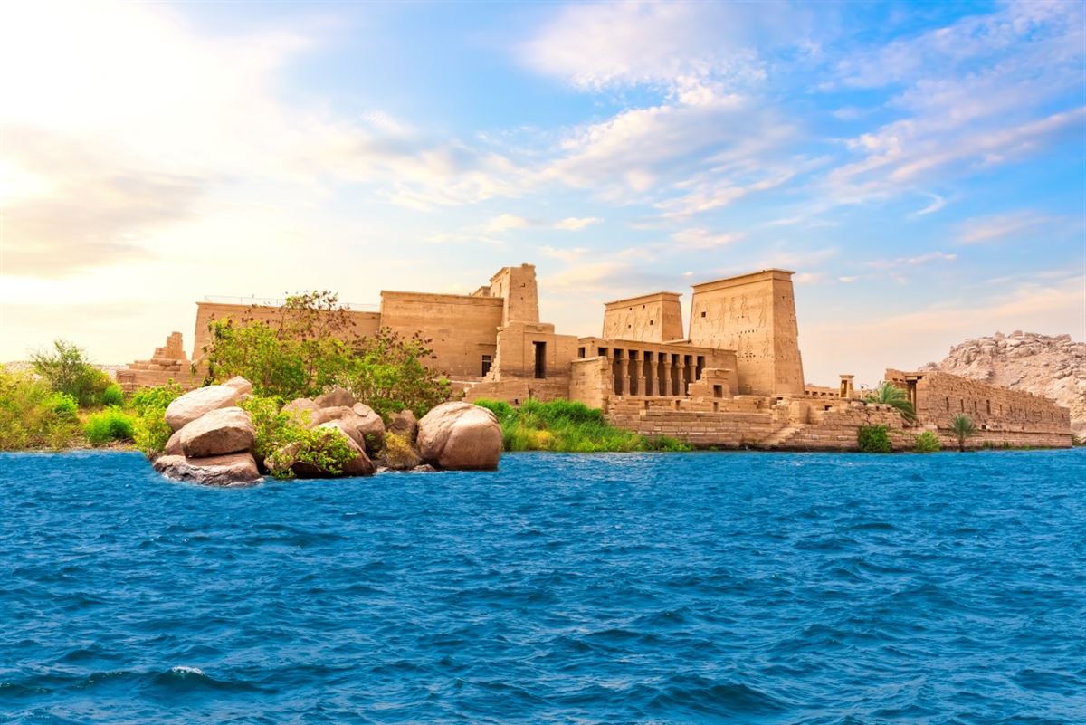 Agilkia-Insel im Nil, Blick auf den Philae-Tempel, Assuan, Ägypten