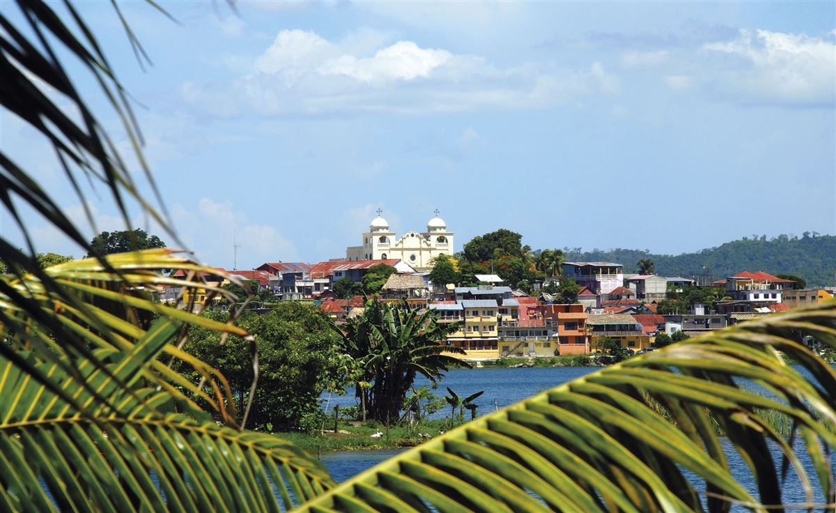 Blick auf Flores in Guatemala