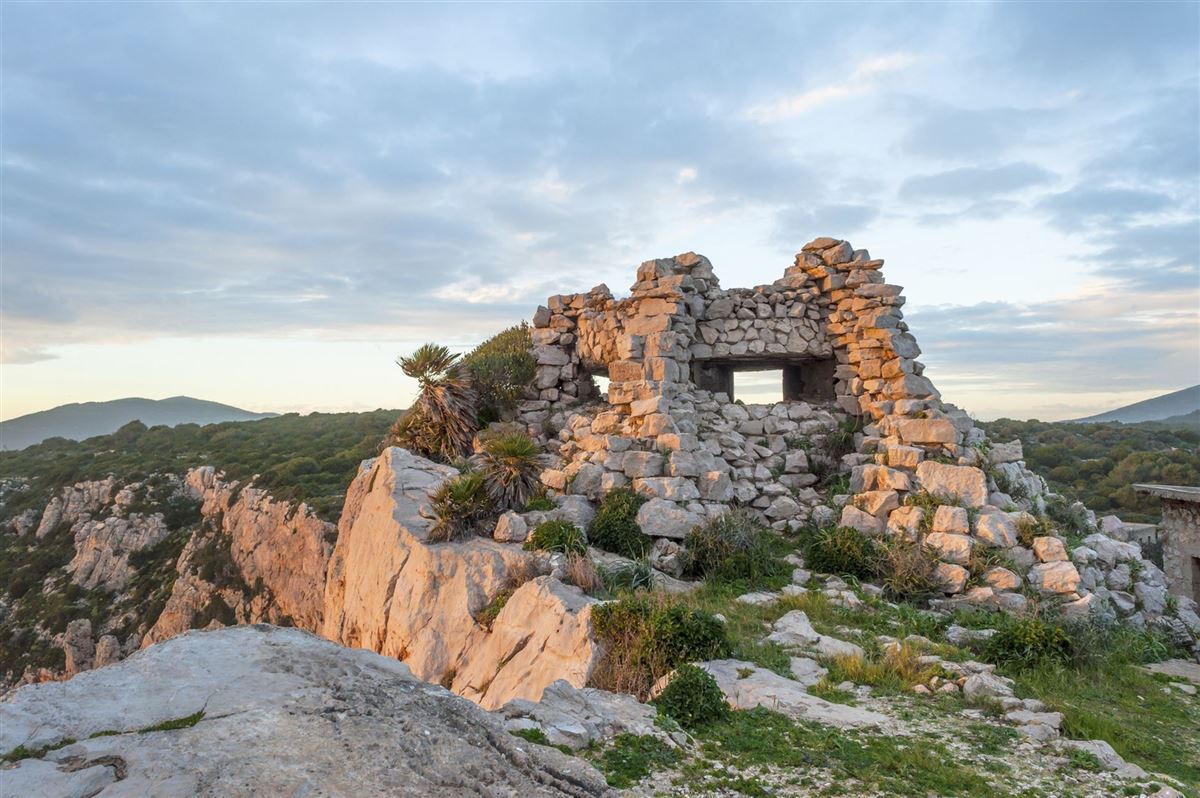 Küstenlandschaft von Capo Caccia bei Sonnenuntergang