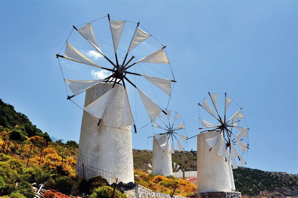 traditionelle Windmühlen auf dem Lassithi-Plateau auf Kreta