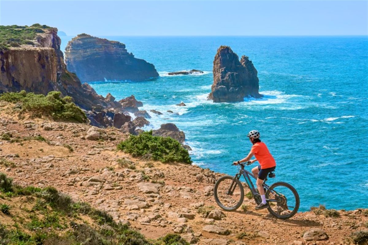 Radfahrer entlang der Costa Vicentina