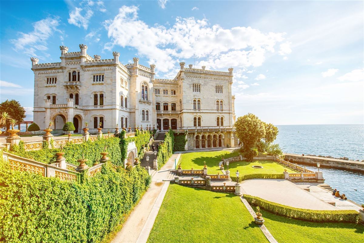 Triest Niramare Schloss
