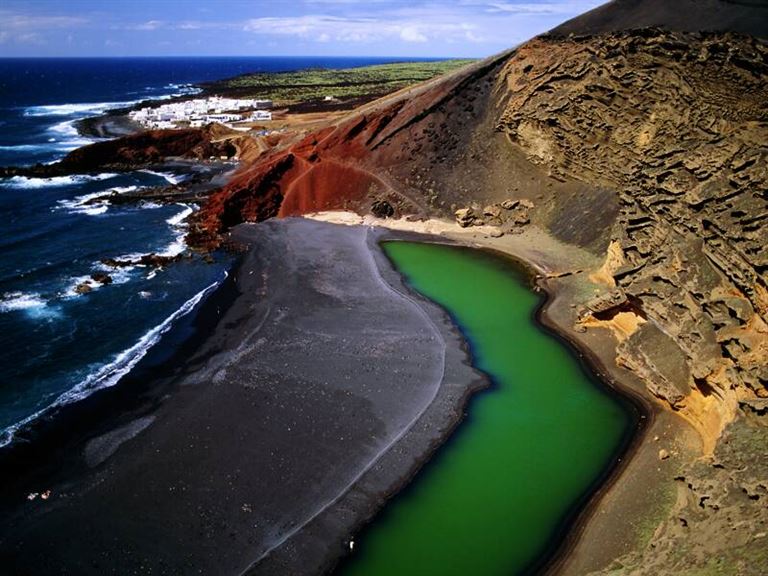 Fuerteventura–Lanzarote: Wüsteninsel & Feuerberge – Rundreise
