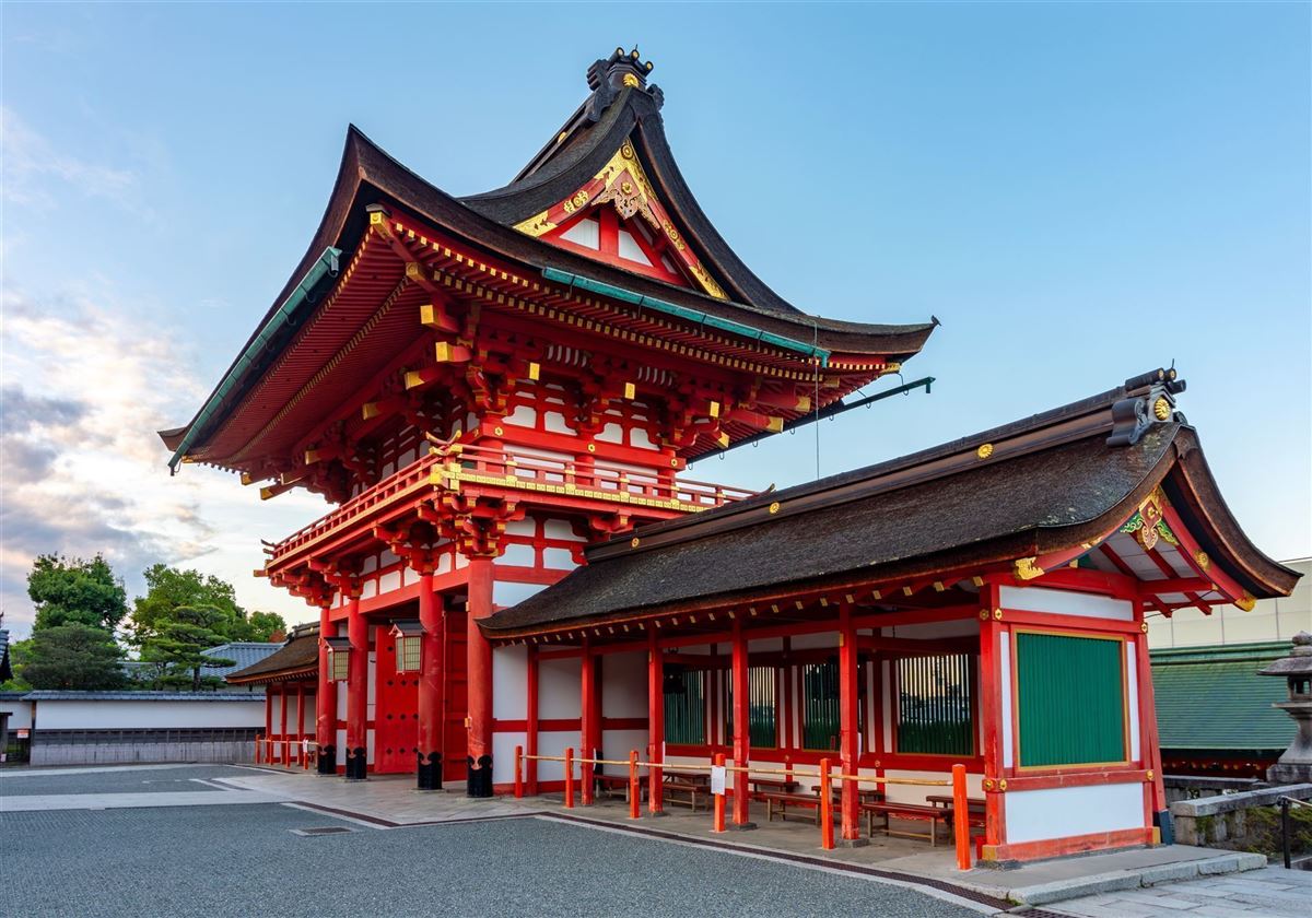 Haupttor des Fushimi-Inari-Taisha-Schreins in Kyoto, Japan