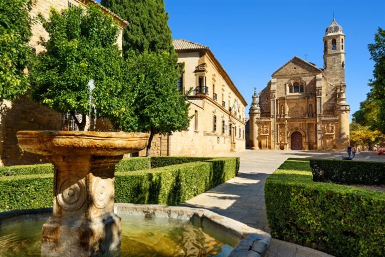 Andalusien - Mauren, Tapas und Meer © MIGUEL GARCIA SAAVED /adobestock
