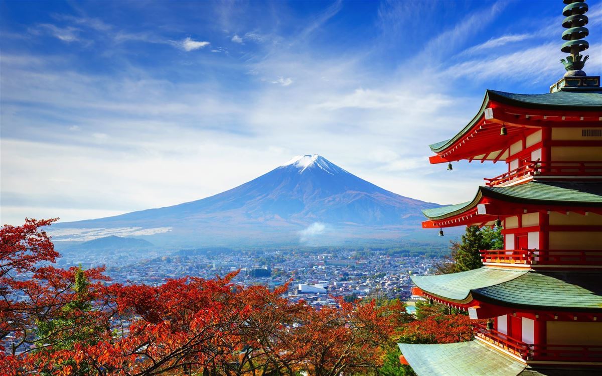 Blick auf den Mount Fuji von der Chureito Pagode in Fujiyoshida, Japan
