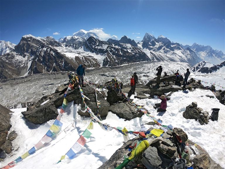 Vom Gokyo Ri auf spektakulären Wegen durchs Khumbu – Rundreise