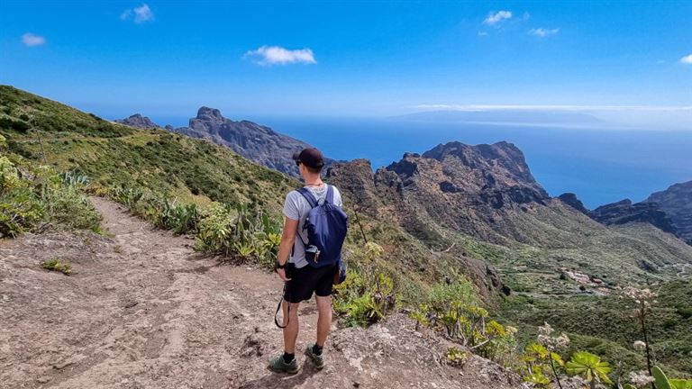 Sonnengipfel & wilde Küste – wanderbares Teneriffa @ Chris /adobestock