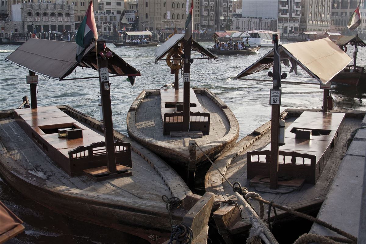 Die traditionellen Wassertaxis am Dubai Creek