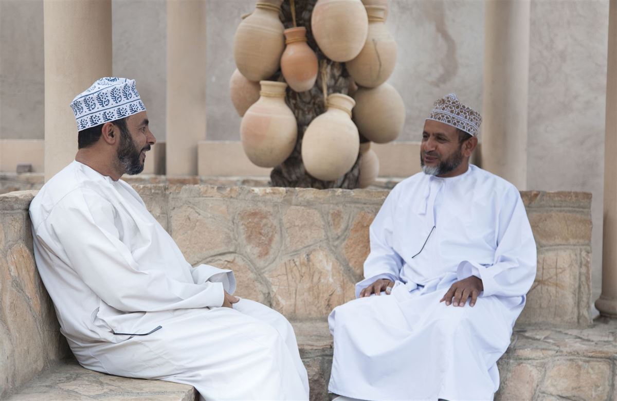 Omanis im Gespräch