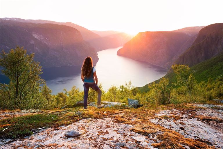 Fjordgiganten und Berglandschaften – Rundreise