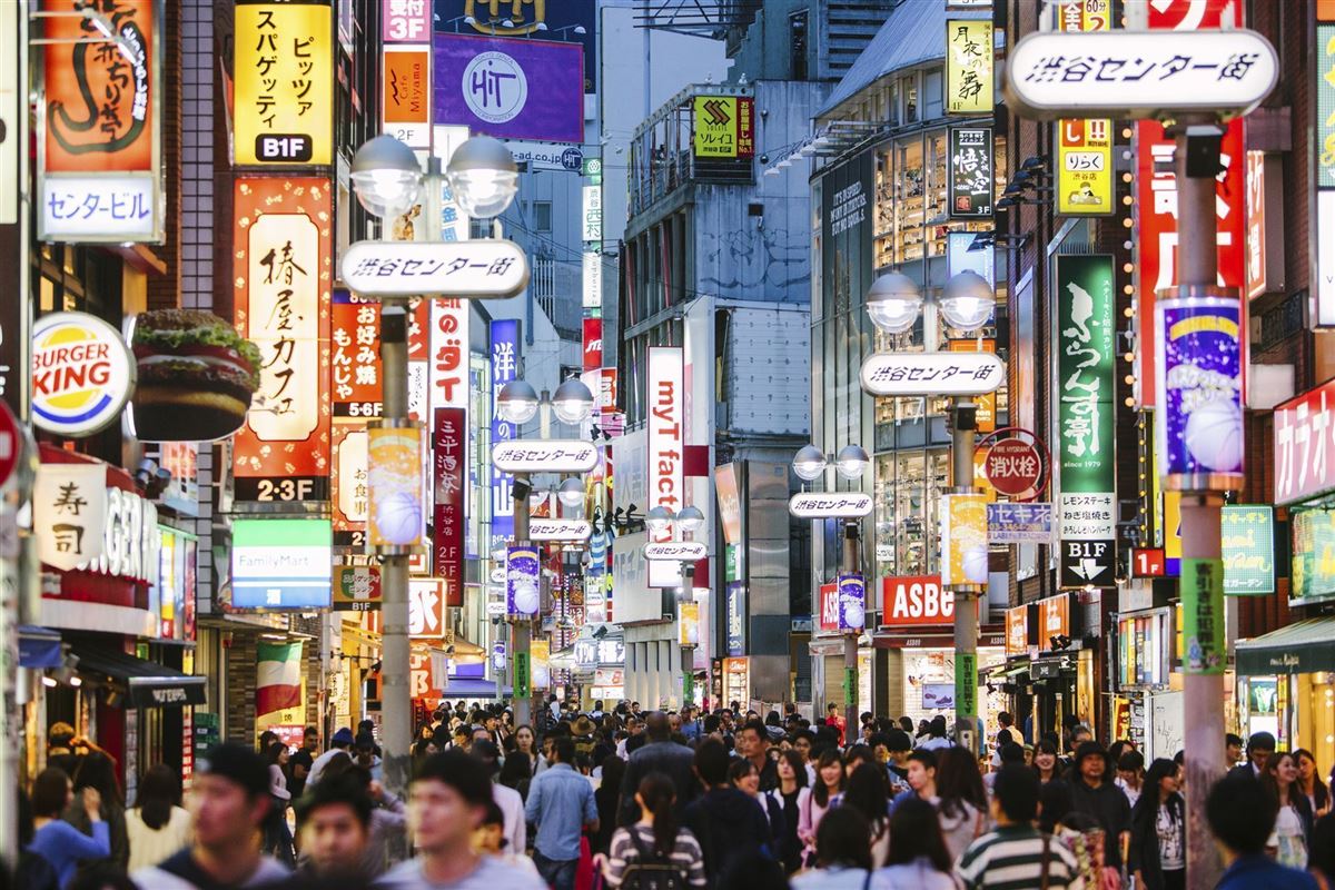 Menschen im Viertel Shibuya